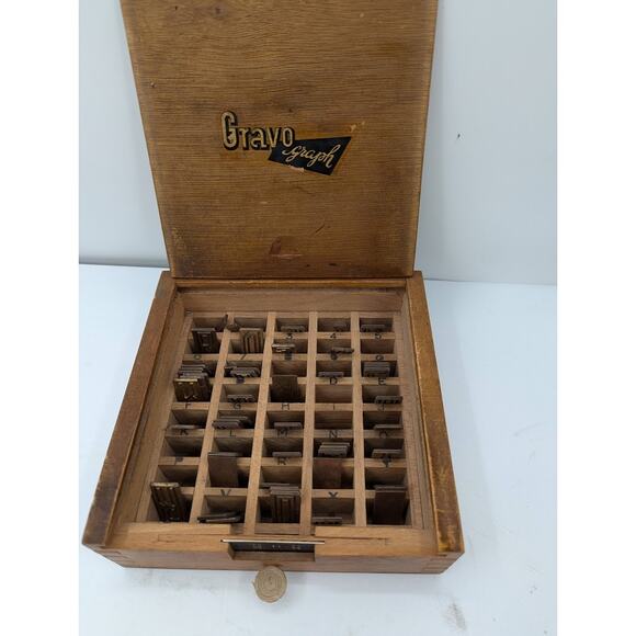Gravograph Miscellaneous BRASS letters Typeset Printer 1 1/4 tall 1.5 LB woodbox - Picture 1 of 8